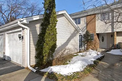 5S023 Spyglass Ct photo 1