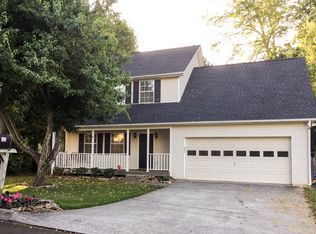 1911 Knoll Tree Dr, Knoxville, TN 37932