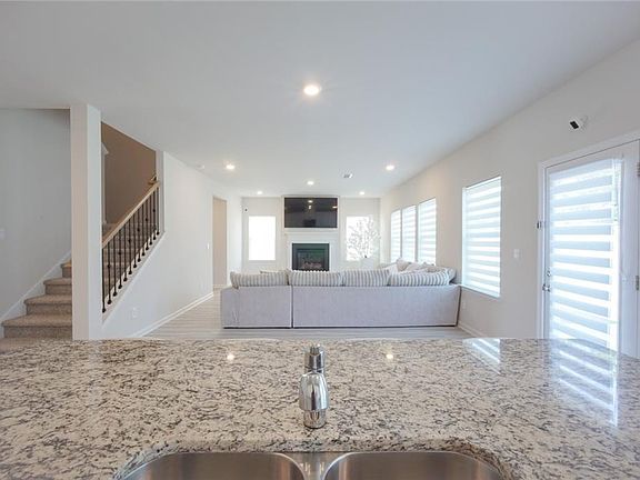 5th image of 3774 Commodore Ct