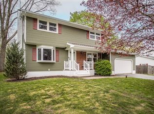 9 Nightingale Path, Liverpool, NY 13090