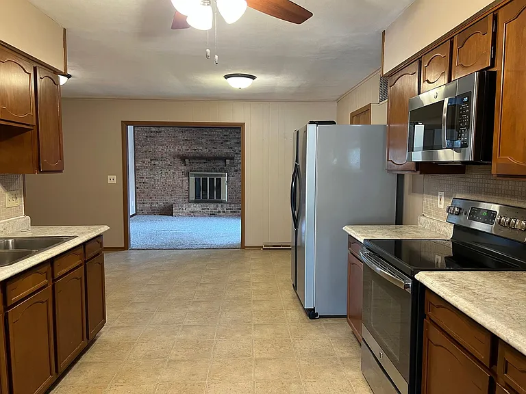 511 N Cherry St — Photo 10