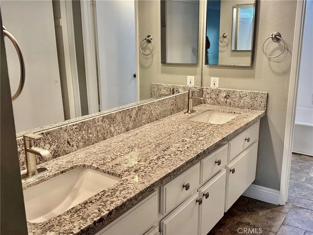 2 bed, 1477 sqft, $3,900 — Photo 3
