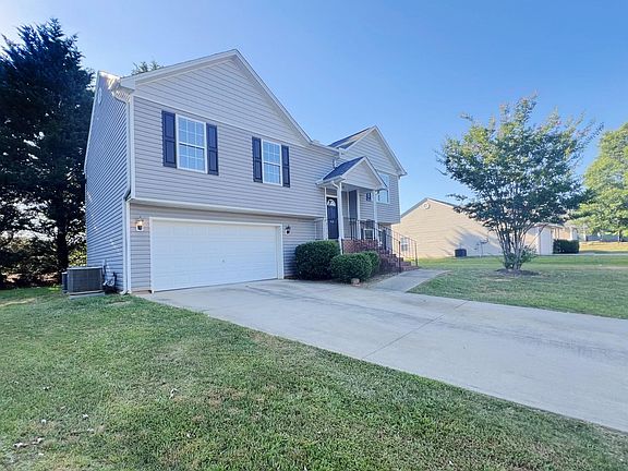 2nd image of 418 Dellwater Way