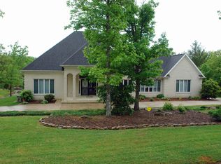 8833 Cherokee Trl, Crossville, TN 38572