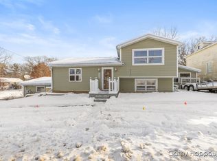 220 N Maple Ave, Maple Rapids, MI 48853