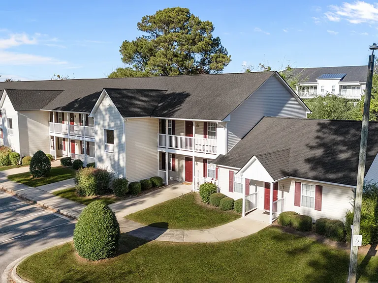 Spring Lake Apartments — Photo 11