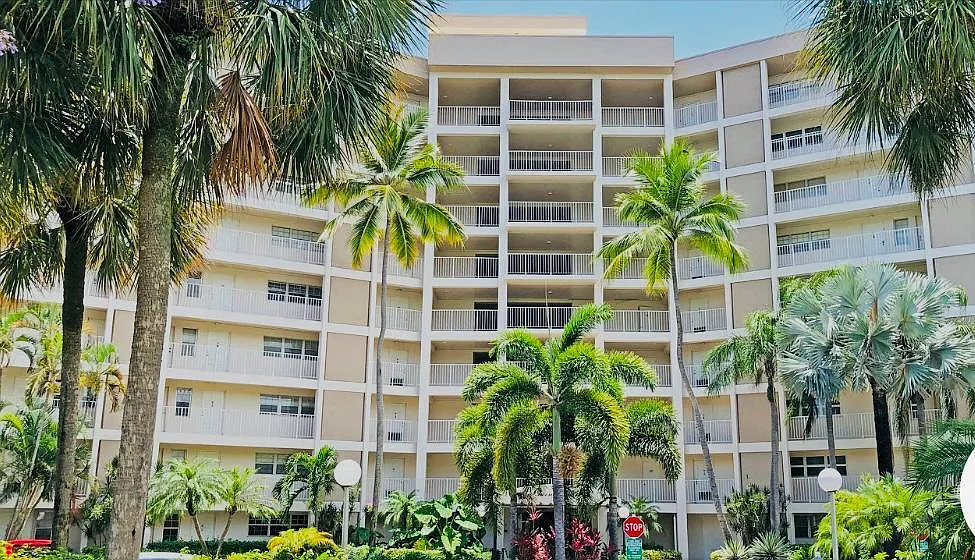 1 bed, 1.5 bath, 900 sqft, $1,650 — Photo 1