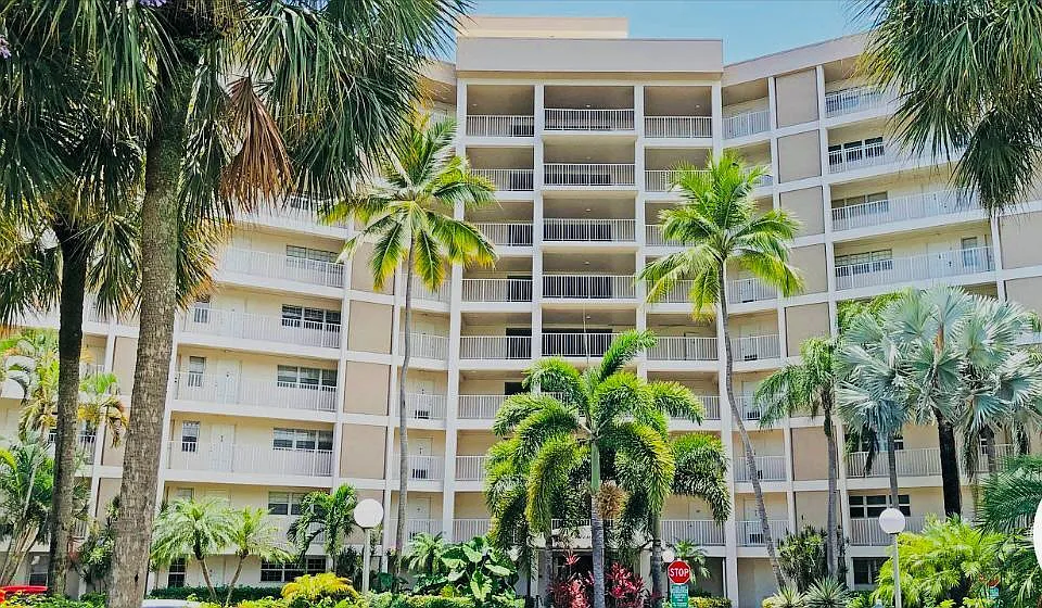3150 N Palm Aire Dr #307