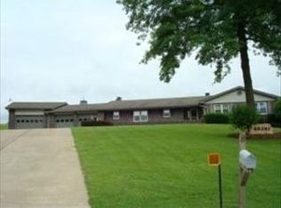 8 SE Terrace Ln, Saint Joseph, MO 64507