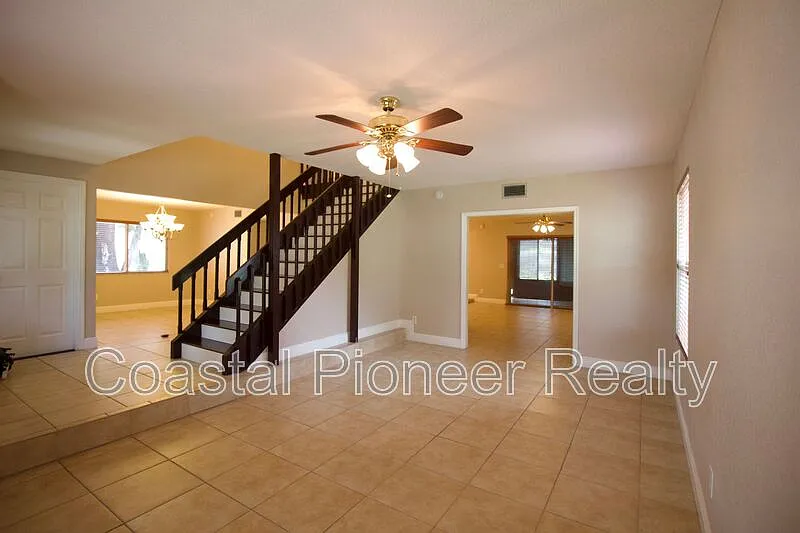 3 bed, 2.0 bath, 2286 sqft, $3,250 — Photo 4