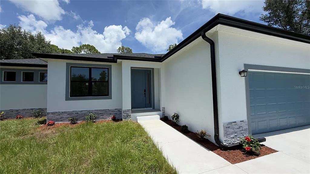4 bed, 3.0 bath, 1920 sqft, $2,500 — Photo 1