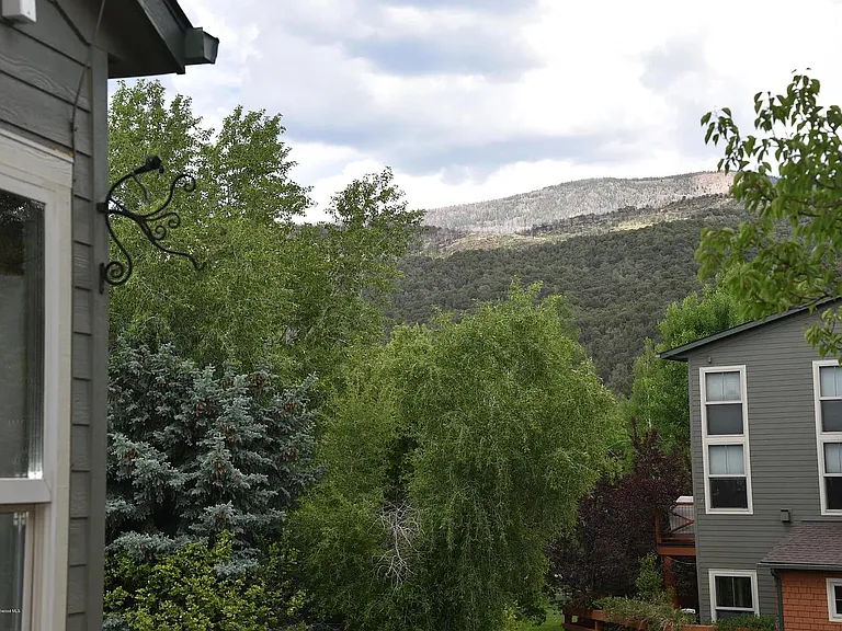 530 Evans Ct — Photo 31