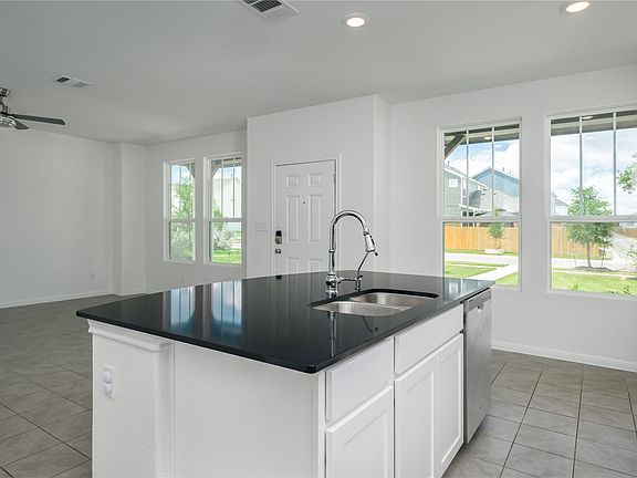 5th image of 2540 Acoma Ln