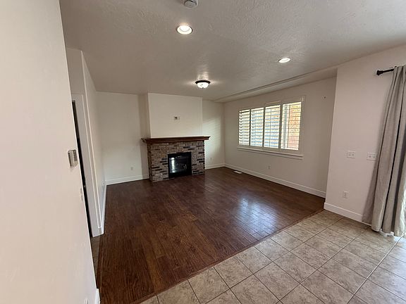 5th image of 1888 Woodview Dr