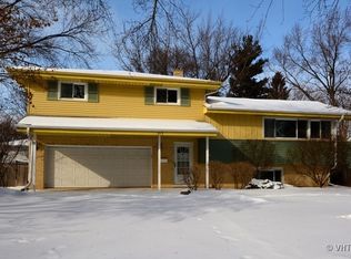 213 Sycamore Dr, Naperville, IL