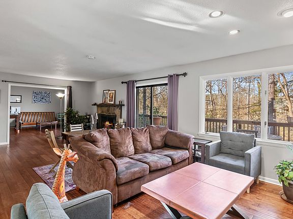4th image of 17 Stoneridge Cir