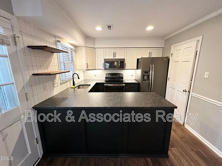 5649 Hamstead Xing — Photo 2