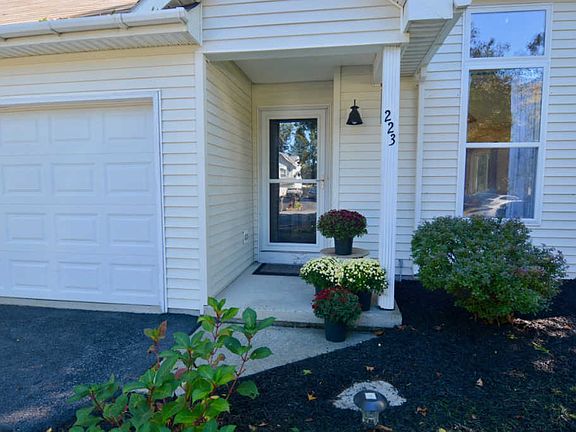 4th image of 223 Meadowlark Dr