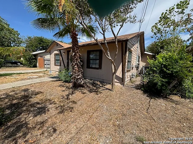 1067 Rayburn Dr — Photo 1