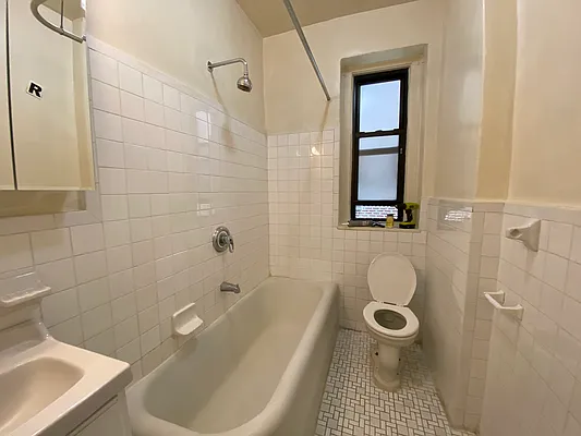 Rented by Contact Realty | media 7