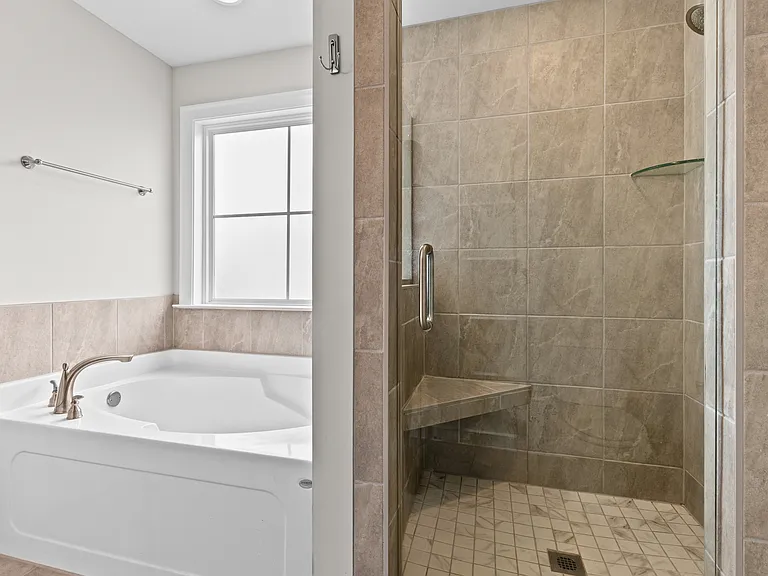 2272 Lakeview Dr — Photo 5