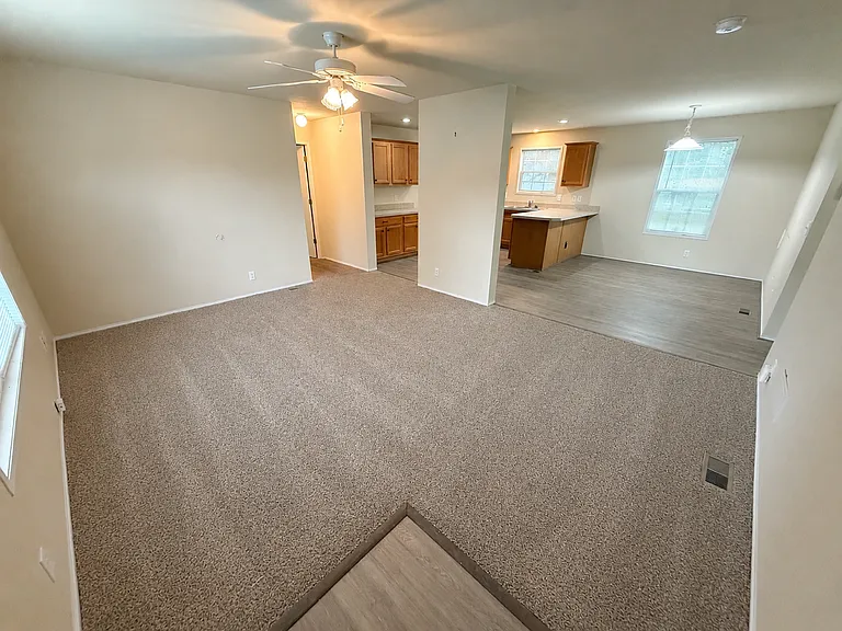 504 Pettycoat Ln — Photo 4