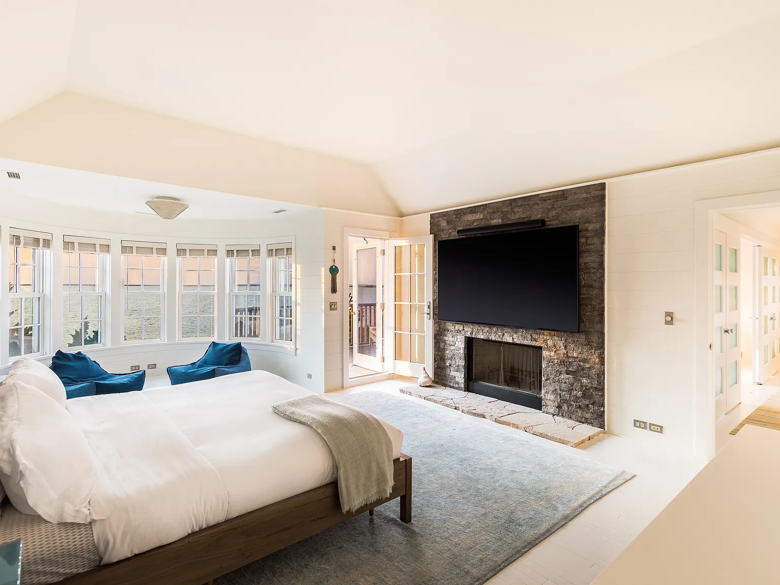 Designer Amagansett Beach House On The Bay — Photo 4