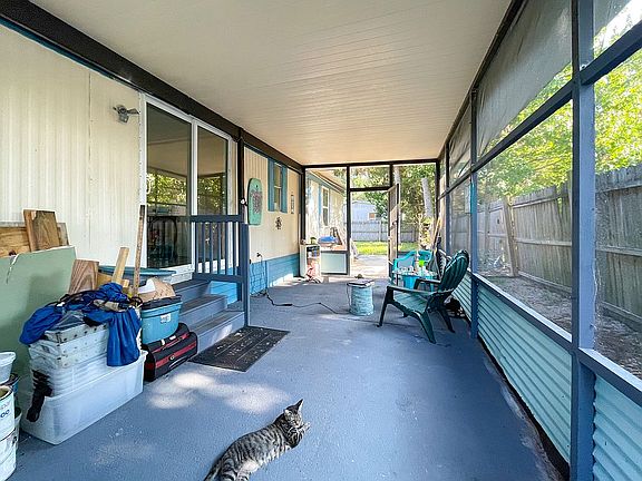 4th image of 498 Leslie Dr