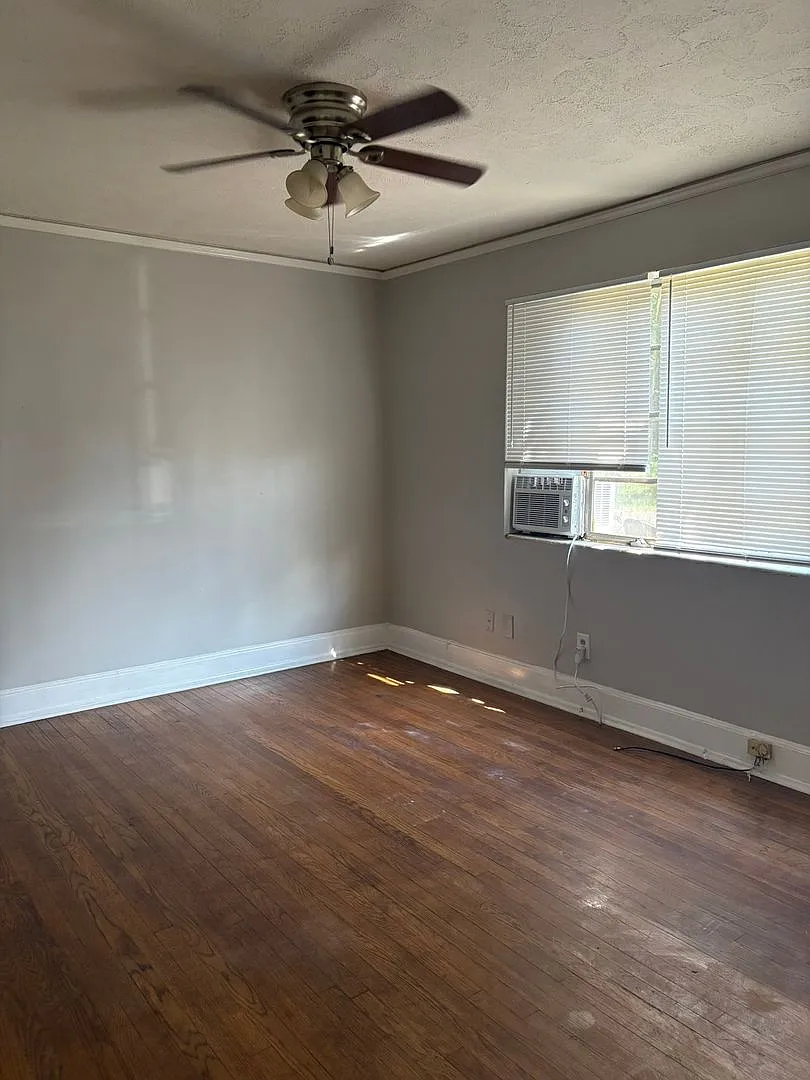 1915 Bullard St 2 Bed, 1 Bath $750/month — Photo 2