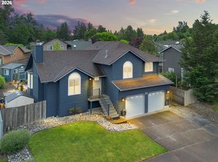 748 SE 10th St, Troutdale, OR 97060
