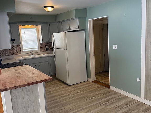 3rd image of 227 Maple St
