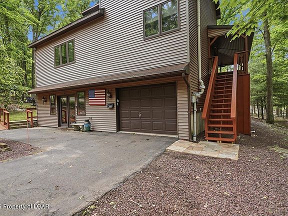 3rd image of 208 Owego Dr