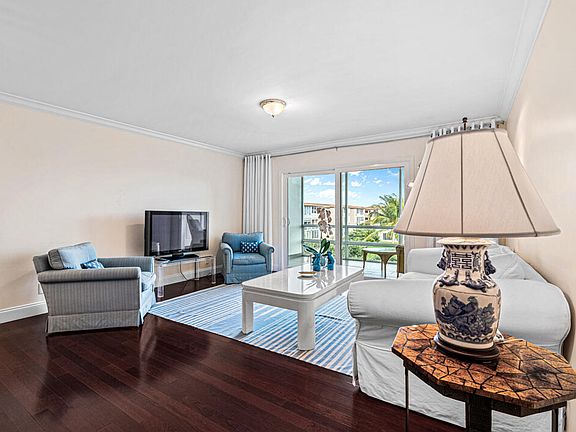 5th image of 130 NE 26th Avenue #412