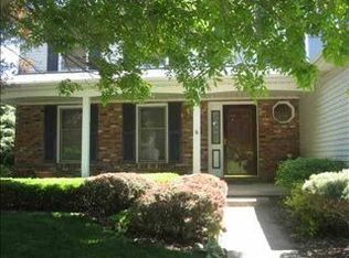 1504 Paddington Dr, Bloomington, IL 61704