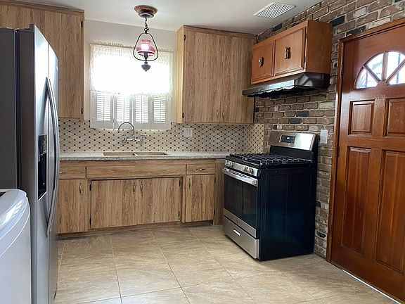 3rd image of 7810 Wilkinson Ave