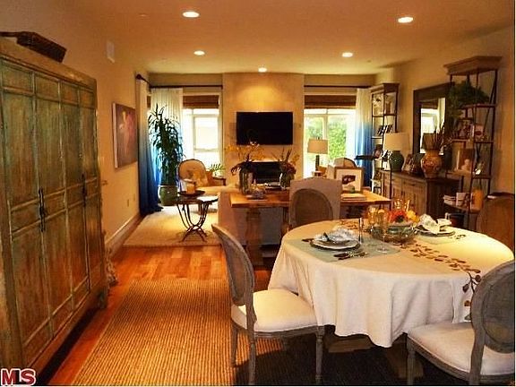 5th image of 447 N Doheny Dr APT 203
