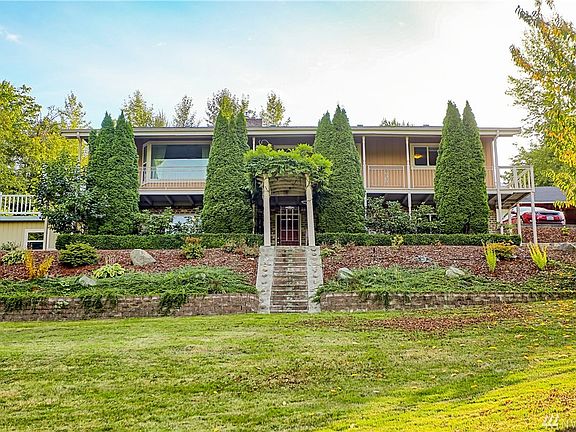 3rd image of 3226 Pioneer Way E