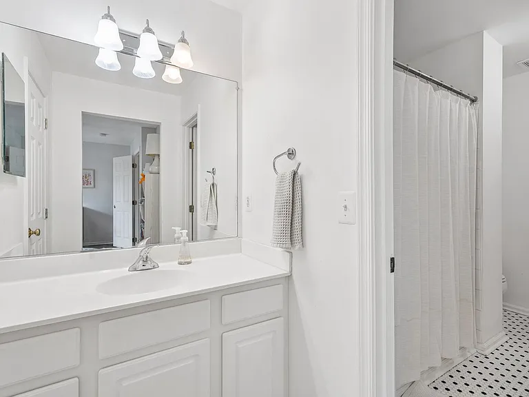 20353 Bowfonds St — Photo 27