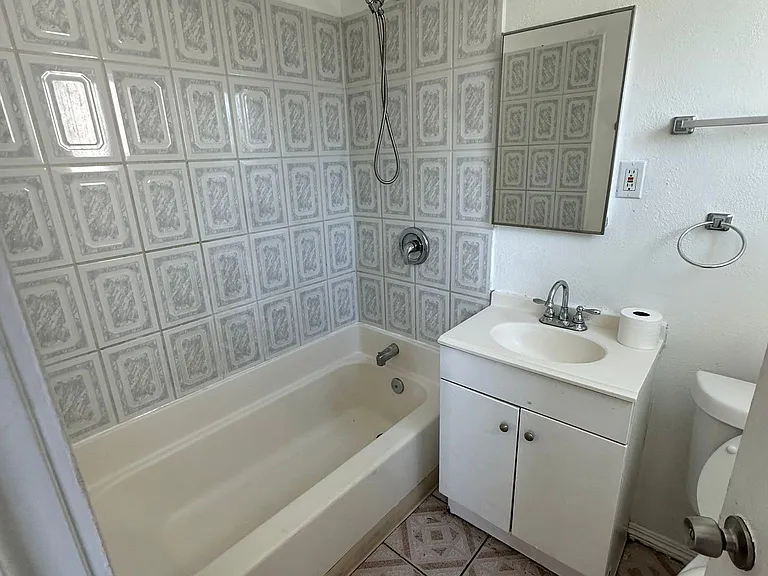 337 S 37th St #335 — Photo 8