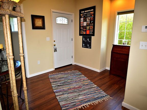 3rd image of 22418 Cedarview Dr E