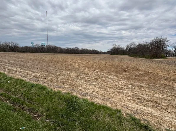 Pinecrest Dr, East Peoria, IL 61611