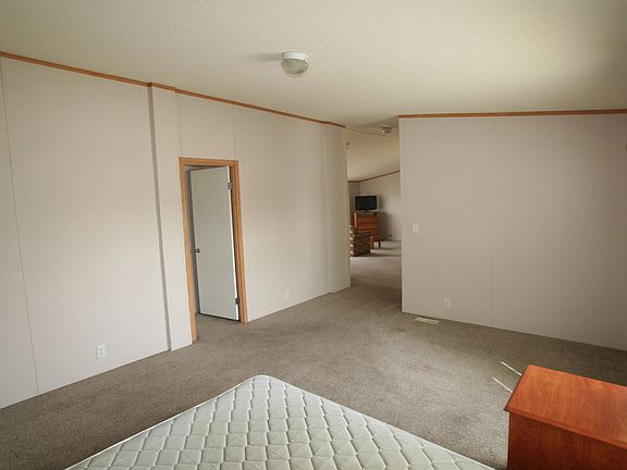 5th image of 204 White Oak Dr