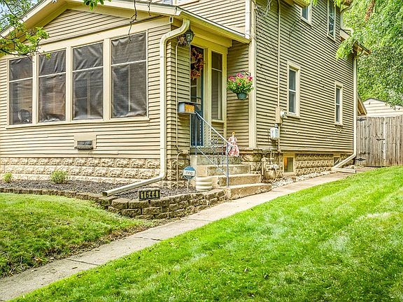 2nd image of 1644 Oakes Ave
