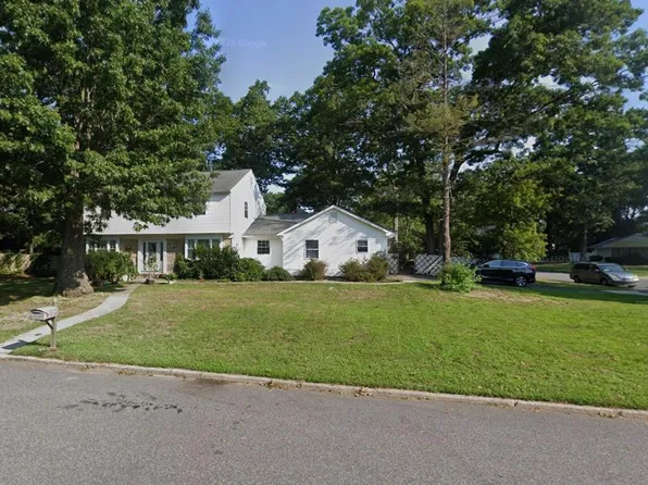27 Whitmore Lane, Coram, NY 11727