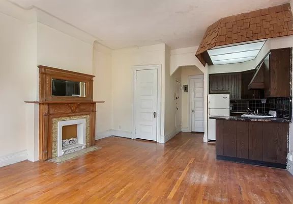 2nd image of 34 Montgomery Pl
