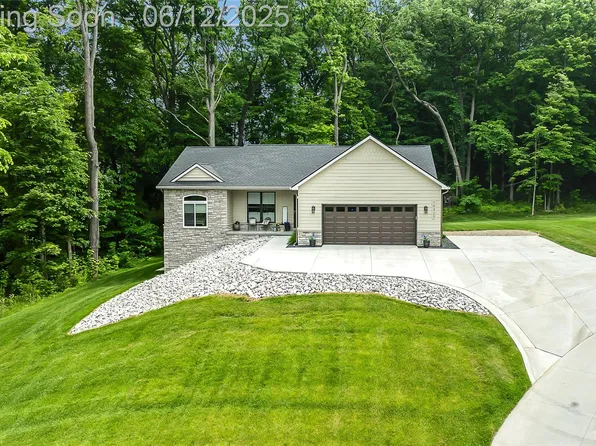 10327 Nine Mile Rd, Whitmore Lake, MI 48189
