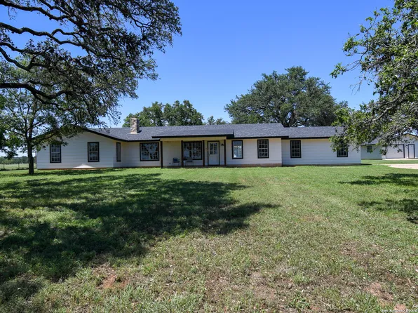165 Spencer Ct, Fredericksburg, TX 78624