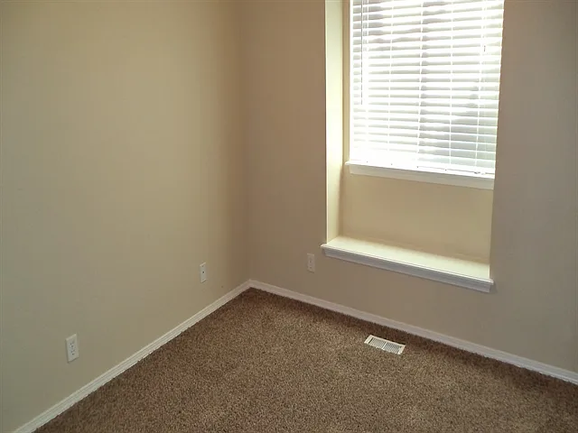 1439 W Crenshaw St — Photo 12