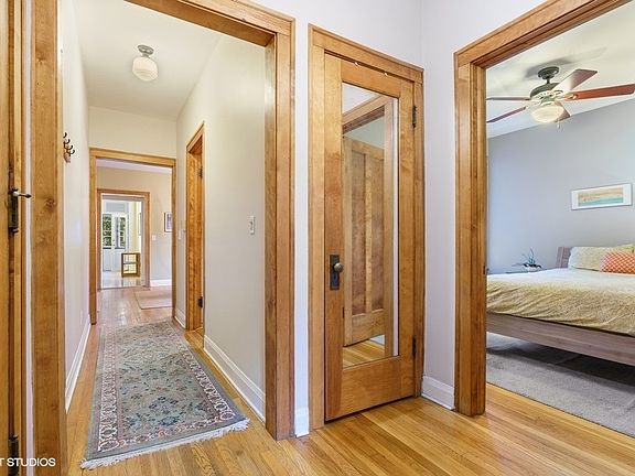 3rd image of 6327 N Wayne Ave #2S