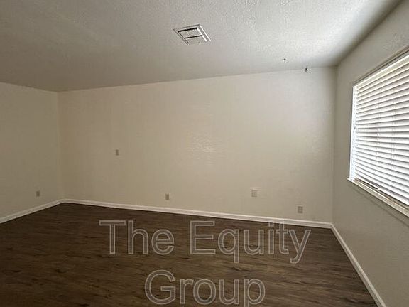 4th image of 718 W Race St